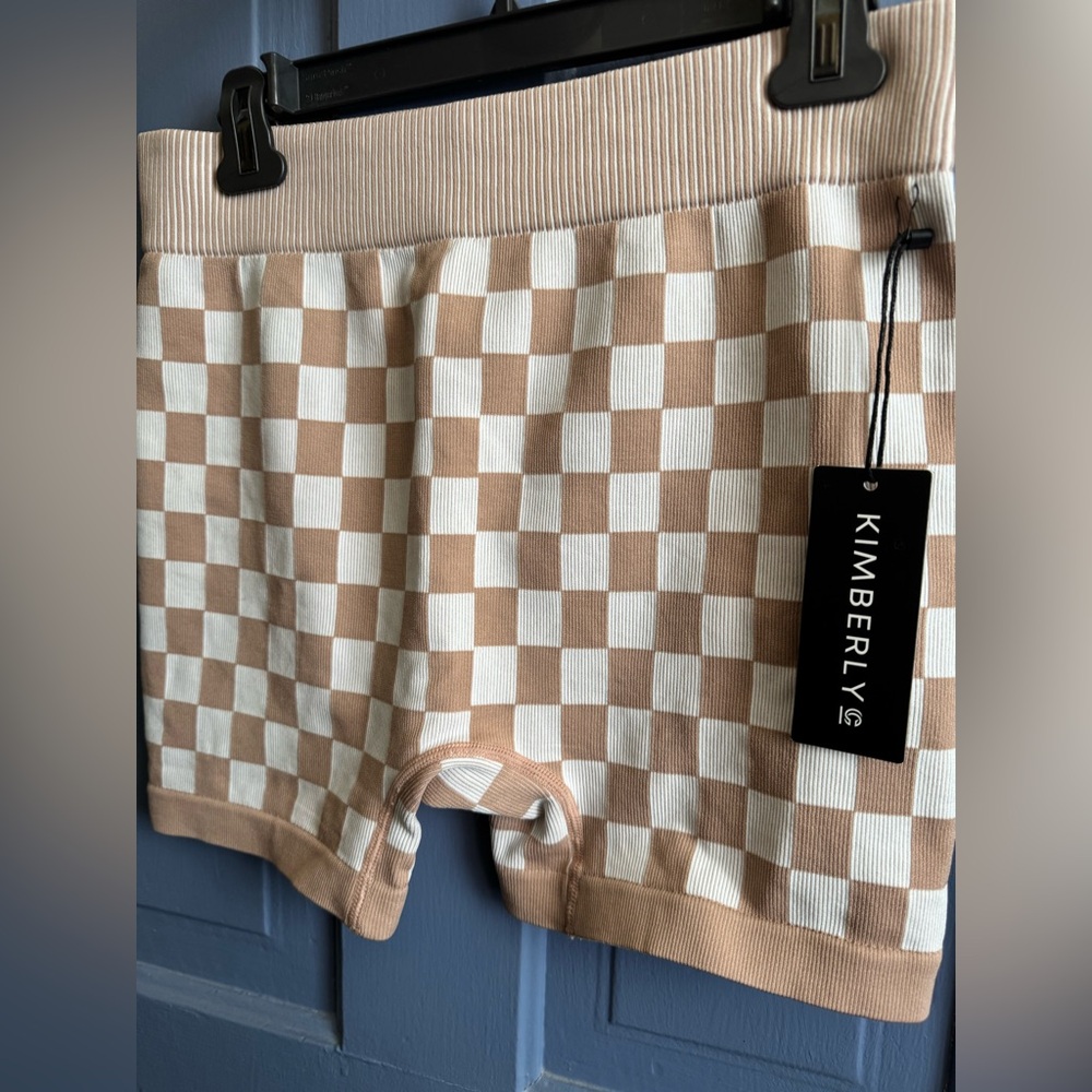 Women Checkered Shorts - Tan and White brand  🆕